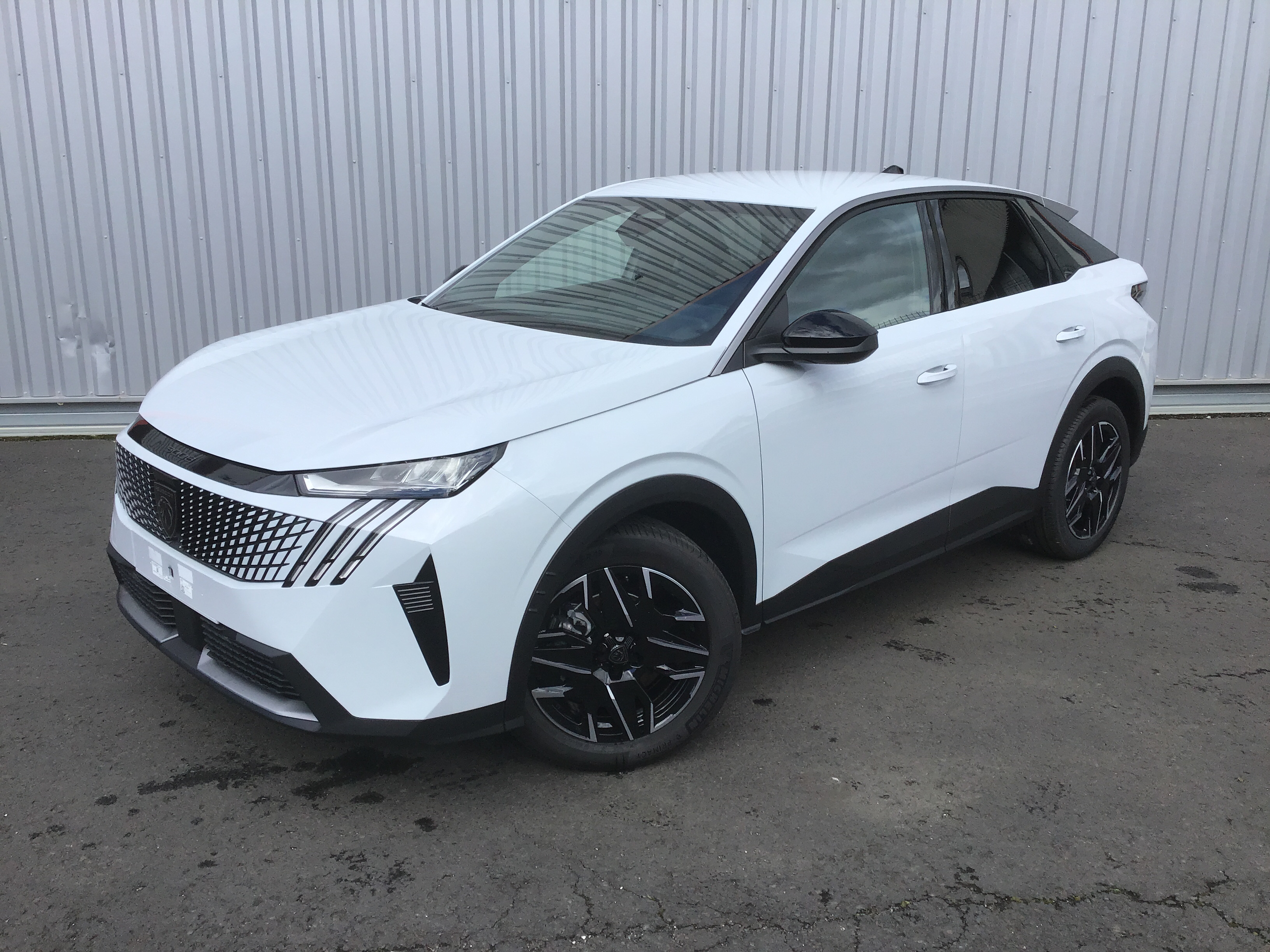 PEUGEOT 3008 HYBRID 145 E-DCS6 ALLURE