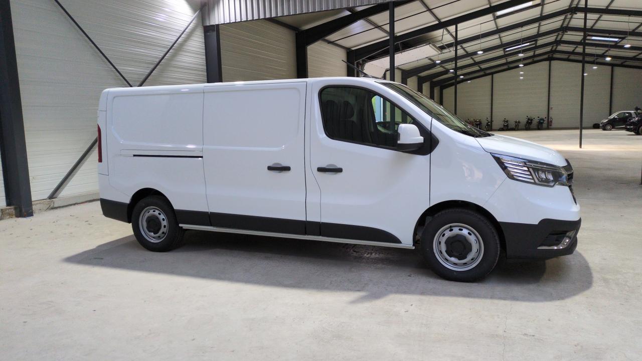RENAULT TRAFIC FOURGON NOUVEAU L2H1 3T BLUE DCI 150 AUTO EXTRA + PLANCHER BOIS + RADARS AV