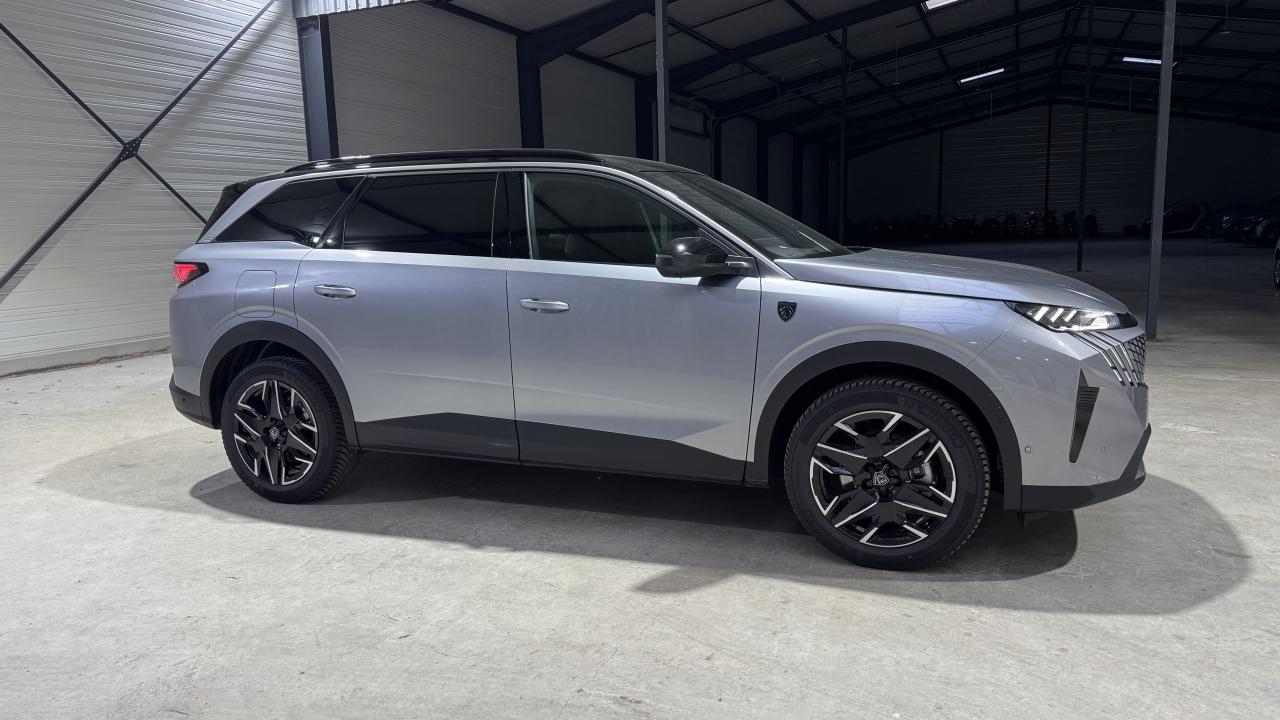 PEUGEOT 5008 NOUVEAU HYBRID 145 E-DCS6 7PL GT + GRIP CONTROL + PACK 360 VISION & DRIVE ASSIST PLUS