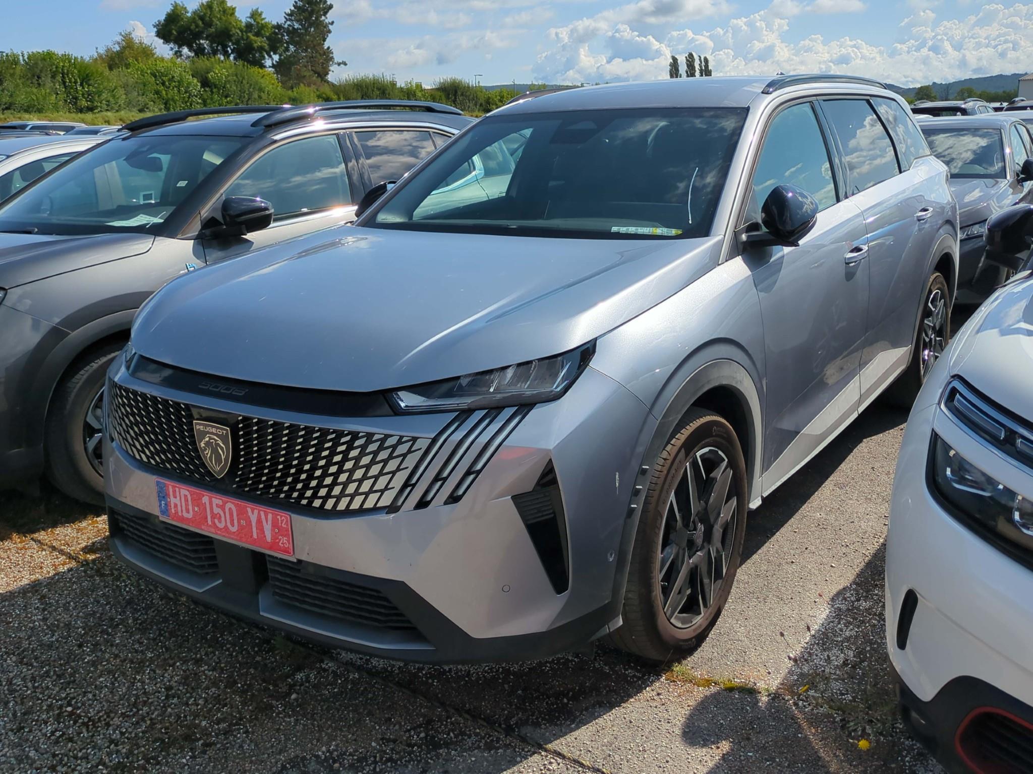 PEUGEOT 5008 HYBRID 136 E-DCS6 ALLURE